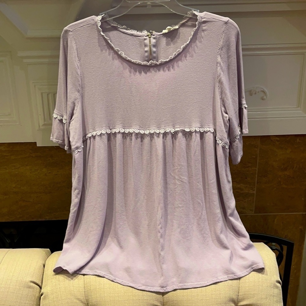 𝅺b-sharp Sz L Light Lavender Short Sleeve Blouse
